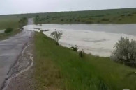 Все из-за ливней. В Вулканештах затопило участок межгородской дороги
