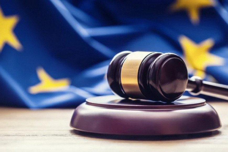 Во Франции врача приговорили к 20 годам тюрьмы за изнасилование сотен детей