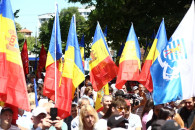 Протест у здания парламента: оппозиция призвала власти уважать суверенитет страны