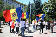 Протест у здания парламента: оппозиция призвала власти уважать суверенитет страны