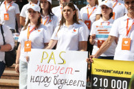 "Депутат PAS, поделись с народом": INIMA MOLDOVEI провела протест против политики социального неравенства правящего режима