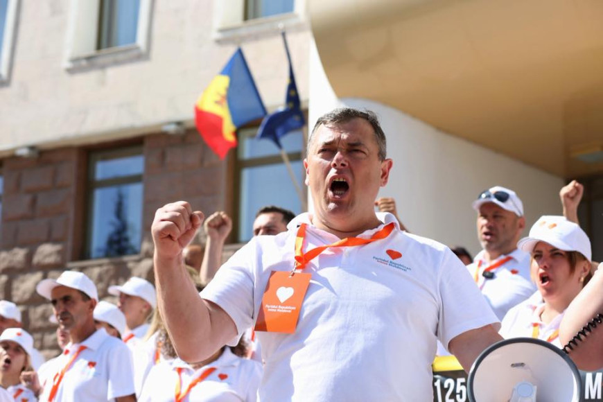 "Депутат PAS, поделись с народом": INIMA MOLDOVEI провела протест против политики социального неравенства правящего режима