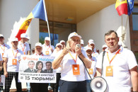 "15 лет тюрьмы за кражу выборов". Inima Moldovei устроила протест против фальсификаций PAS