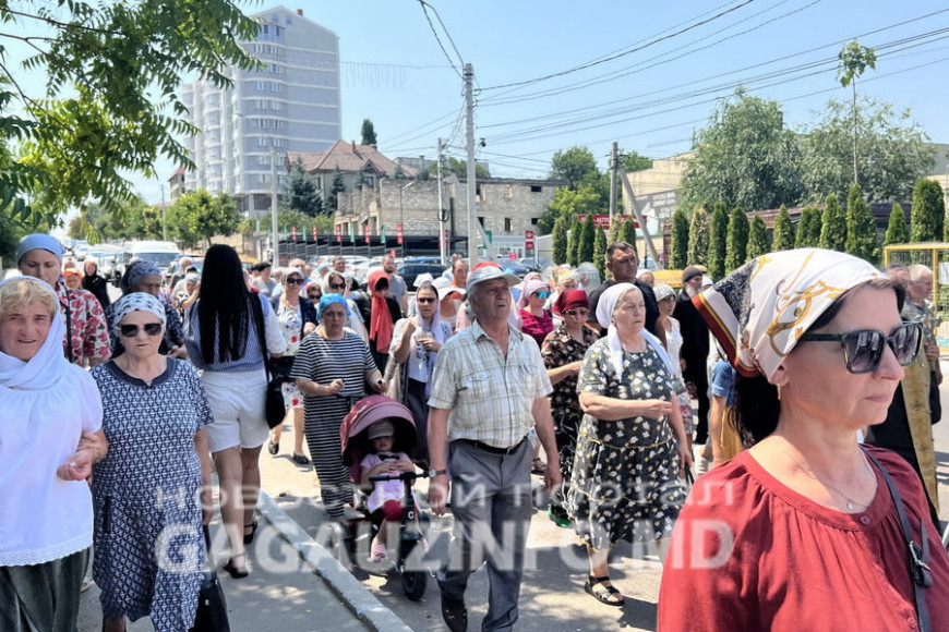 Крестный ход в Комрате – люди молятся о дожде