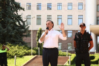 «Захваченный КС стал филиалом PAS». Патриотический блок вывел людей на протест