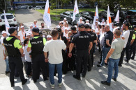 Протест Inima Moldovei у правительства: полиция заблокировала вход в здание