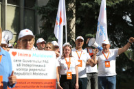 Протест Inima Moldovei у правительства: полиция заблокировала вход в здание