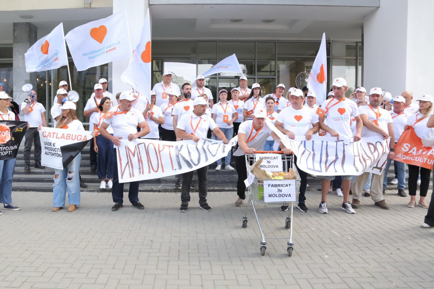 "Молдове – молдавское": Акция Inima Moldovei в защиту фермеров и национальных производителей
