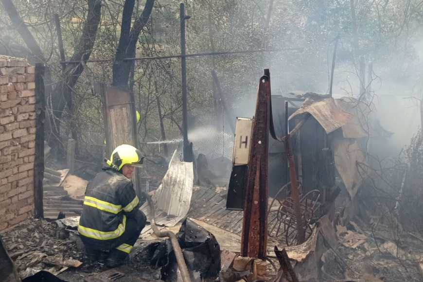 Пожар в соседнем с Гагаузией районе: уничтожены постройки, гаражи и несколько гектаров растительности