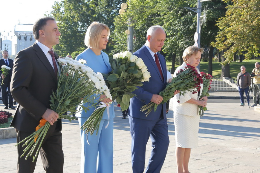 День независимости Молдовы: лидеры Патриотического блока возложили цветы к монументу Штефана Великого