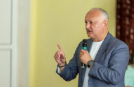 "Жёлтая власть испытывает истерический страх": Додон об обысках в Inima Moldovei