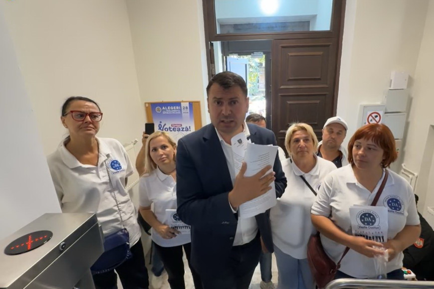Такая вот "Демократия дома". ЦИК обязал партию изменить список кандидатов, чтобы ее не сняли с выборов
