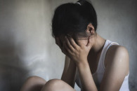 Насиловал, пока девочка не забеременела. В Молдове мужчину осудили на 15 лет