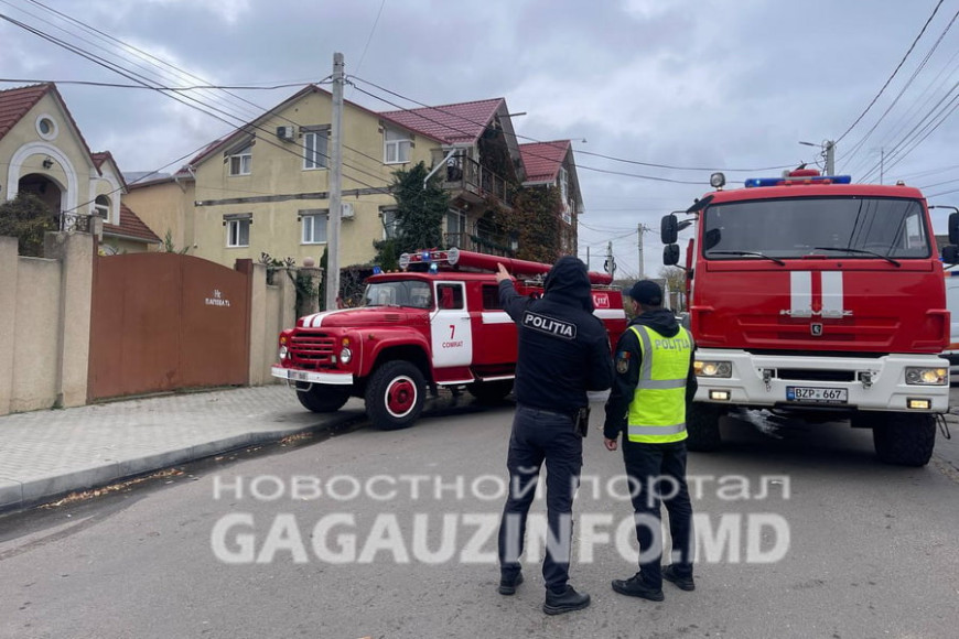 Коммерческое здание горит в Комрате - на месте работают пожарные