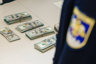 Попытка вывоза из Молдовы иностранкой более 45 тысяч долларов пресечена на таможне