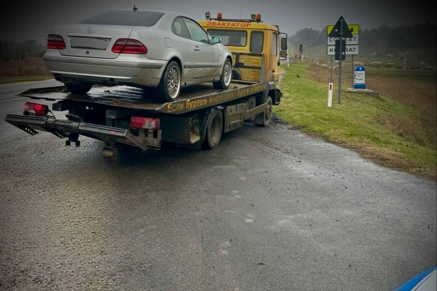 В Буджаке остановили Mercedes: водителя заподозрили в употреблении наркотиков