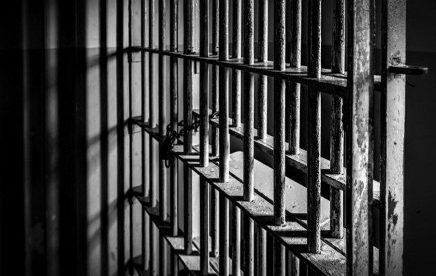 В столичном следственном изоляторе заключенный решил покончить с собой
