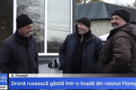 "Какое-то шоу устроили". Дрон в Кухурештах лежал на крыше уже несколько недель - местные жители
