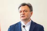 А как же "возврат в бизнес"? Экс-премьер Речан стал "эмиссаром по развитию и устойчивости"