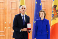 Награда от президента. Экс-директора театра из Гагаузии Санду сделала "заслуженным гражданином" Молдовы
