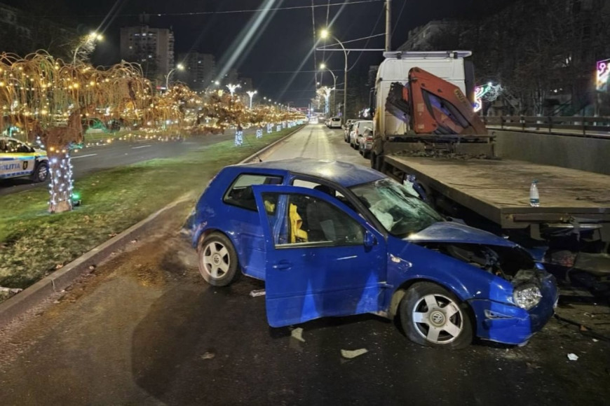 Ночное ДТП в Кишиневе: девушку выбросило из машины. Погибли двое
