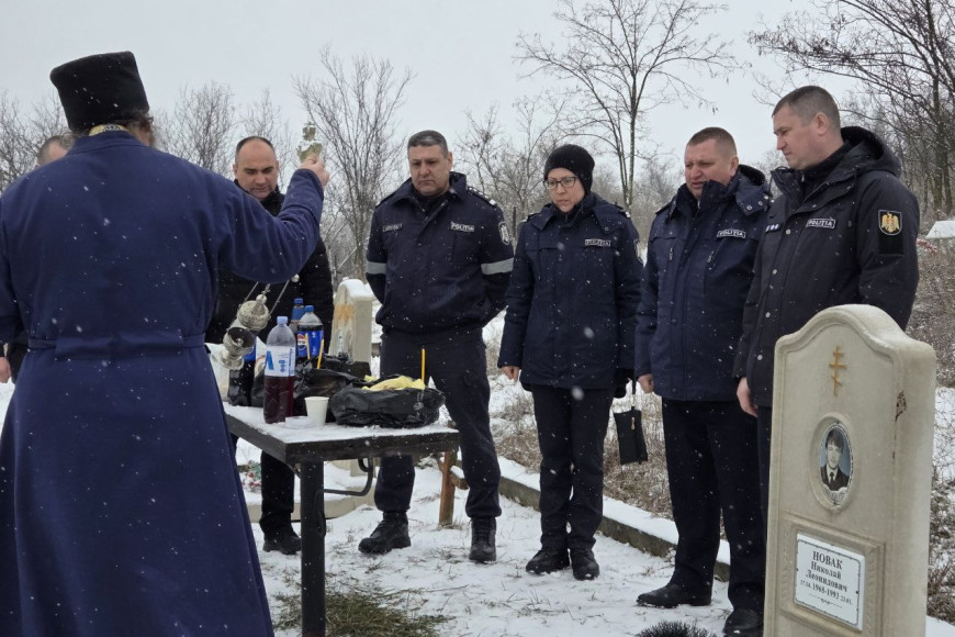 Погиб при исполнении долга: в Гагаузии почтили память полицейского Николая Новака