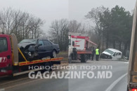 На трассе Чимишлия-Комрат столкнулись два автомобиля: один из них - в кювете