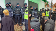 Молдова идет по пути Украины? Полиция в бронежилетах не пускает людей в церковь