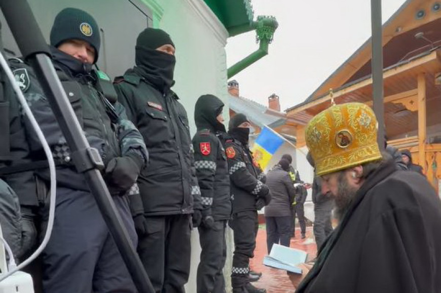 "Не устраивайте провокаций". В полиции прокомментировали недопуск верующих в церковь села Деренеу