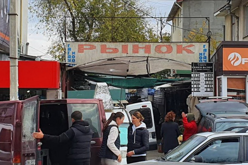 "Между молотом и наковальней". Суд обязал примэрию Комрата передать рынок в управление "ГагаузКООП"
