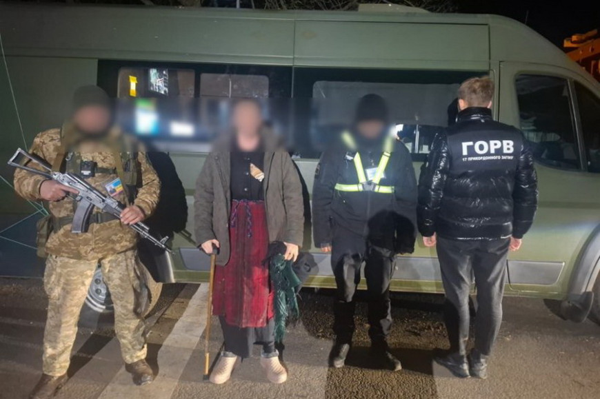 До Чадыр-Лунги не доехал: украинские пограничники задержали уклониста в одежде бабушки
