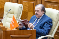 Все-таки не "вперед ногами". Ботгрос сдает мандат депутата PAS