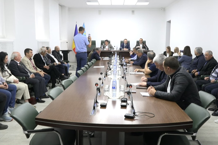 "Нет у нас заседания". Депутаты НСГ не смогли собраться, чтобы решить судьбу выборов