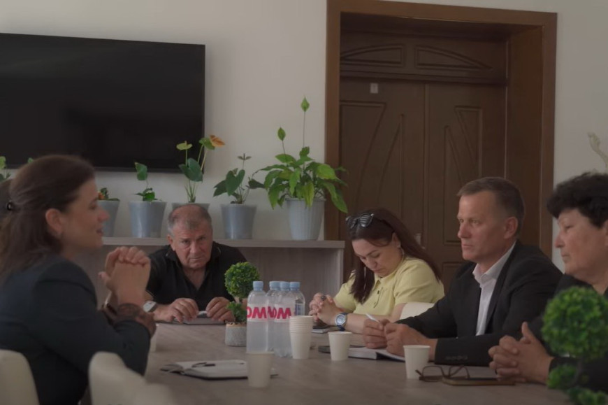 Жителям Ферапонтьевки предложили стать комратчанами