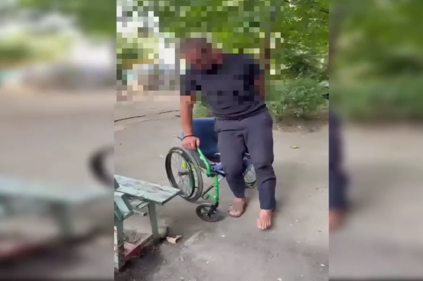 "Чудесное исцеление" прямо на улице: полиция показала, как одноногий мужчина встал с инвалидной коляски