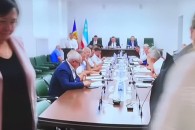В знак протеста. Члены Исполкома покинули зал во время заседания НСГ