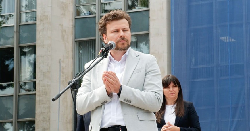 Перчуна освистали на протесте учителей: премьер назвал такую реакцию неоправданной