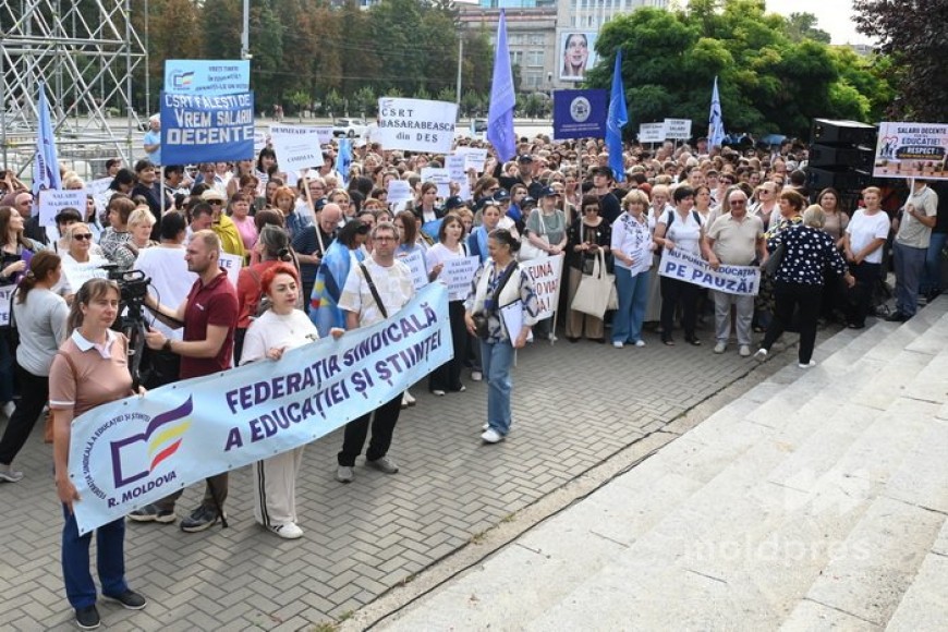 Педагог из Гагаузии на митинге в Кишиневе: "хватит нами манипулировать"