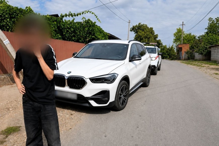 В Комрате 14-летний подросток попался за рулём автомобиля