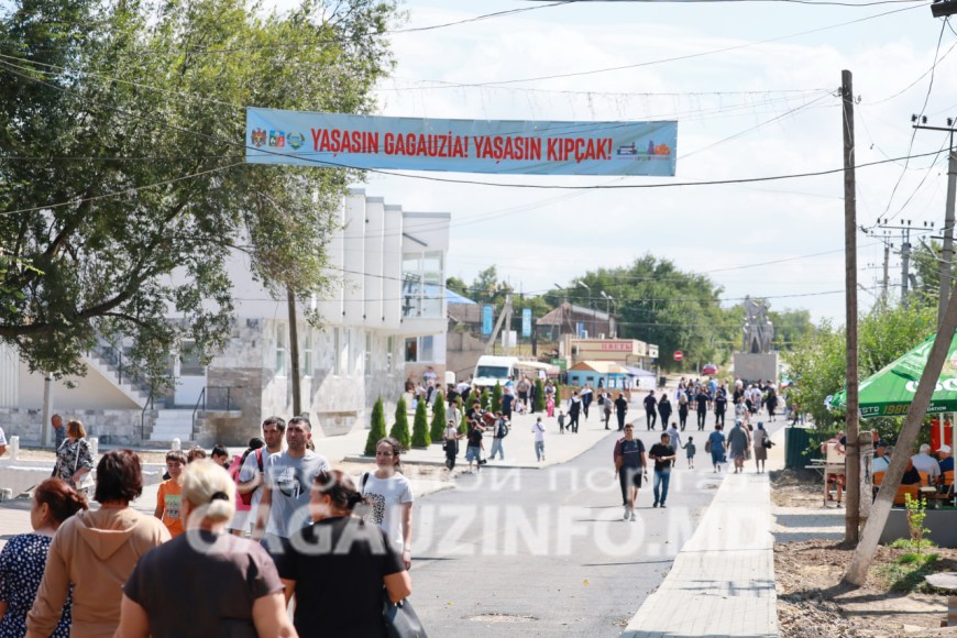 Подворья, ярмарки и концерт: жители Копчака широко отмечают Храм села