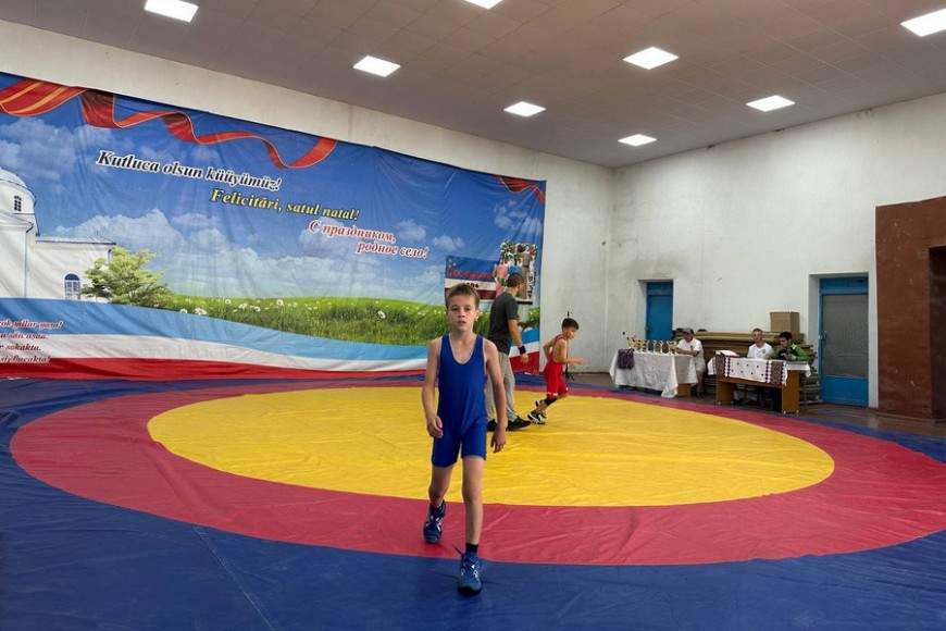 Сила, характер и борьба до конца: в Чок-Майдане прошел турнир юных борцов