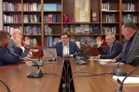 "Свобода" голосования в PAS. Спэтарь ударил Синкевича по руке после того, как тот проголосовал вместе с оппозицией