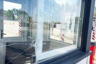 Появились фото из Паланки: в рейсовом автобусе разбиты стекла
