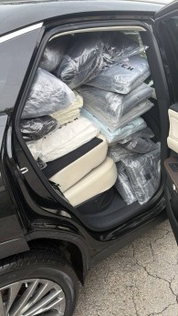 Крупную партию одежды без документов нашли таможенники в Комрате