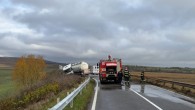 В Румынии перевернулась цистерна с вином: водитель из Молдовы был заблокирован в кабине