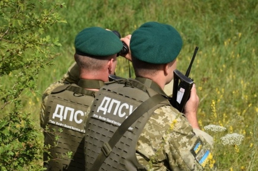 Глава МВД: двух других задержанных пограничников Украине не передали