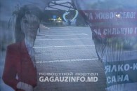 "Вандализм – оружие трусов". Кандидату в депутаты НСГ в Томае сожгли рекламный баннер