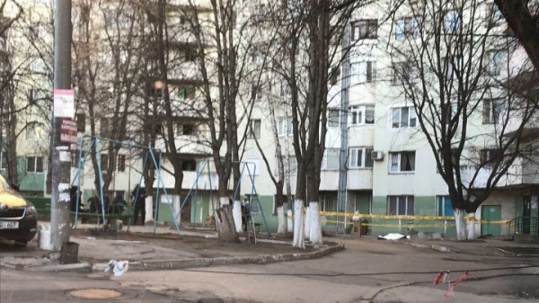 Трагедия в Кишиневе: из окна многоэтажки выбросился молодой человек