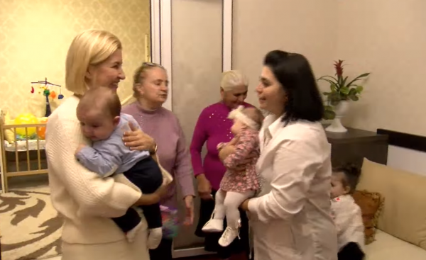 LIVE: Башкан поздравляет семью Тодерич с рождением двойни