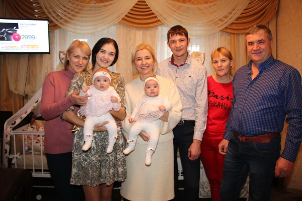 Башкан поздравила две семьи из Комрата с рождением двойни